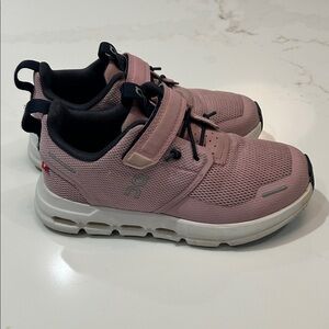 Girls On Cloud Sneakers